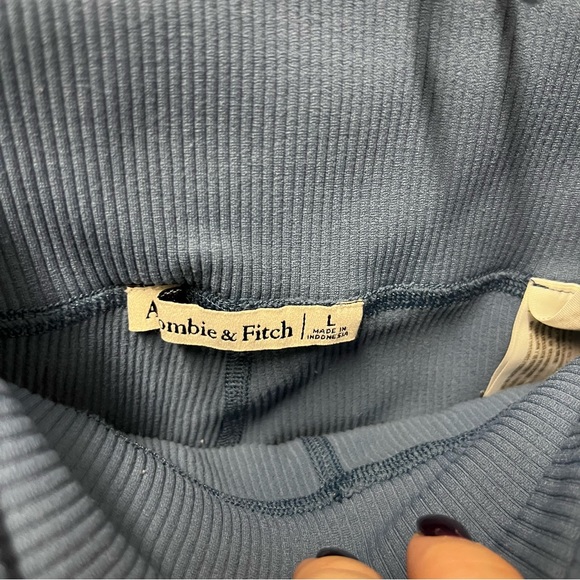 ⬇️$35 Abercrombie & Fitch blue leggings size L - Picture 5 of 5